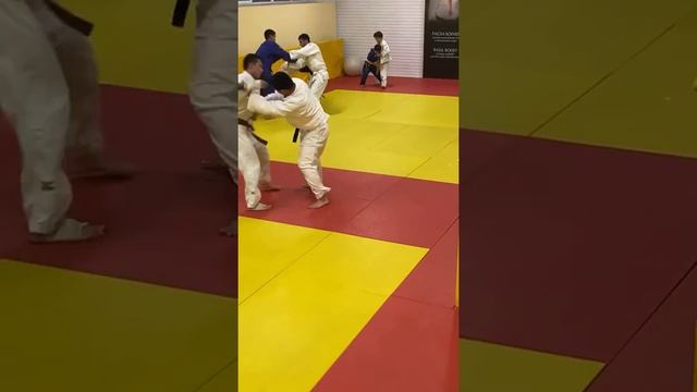 Салом Алекум 19.00 У Расул Бокиев на Тренировки Мунис и Абубакр смотреть онлайн