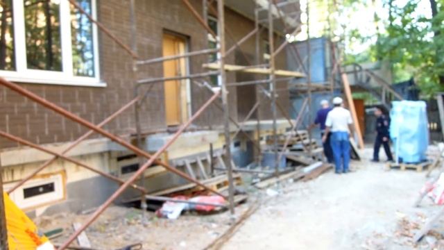 хлопанье дверью прорабом стройки и полицией Медко в троицке на Пионерском пр 1 смотреть онлайн