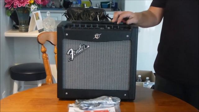 Fender Mustang 1 V2 20 Watt Amp Unboxing смотреть онлайн