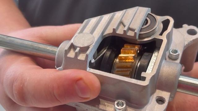 ВСКРЫЛИ ГАЗОНОКОСИЛКУ CAIMAN И ПОСМОТРЕЛИ,ЧТО ВНУТРИ#gardening#покостравы #бензоинструмент#триммер смотреть онлайн