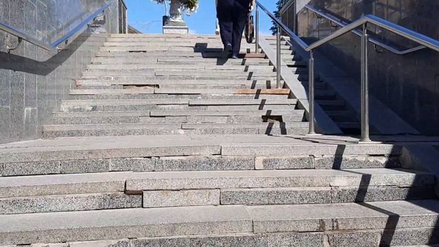 ПРОГУЛКА по КИЕВУ от Метро ТЕАТРАЛЬНАЯ, КРЕЩАТИК до Бессарабского рынка / KIEV (Kyiv) STREET WALK смотреть онлайн