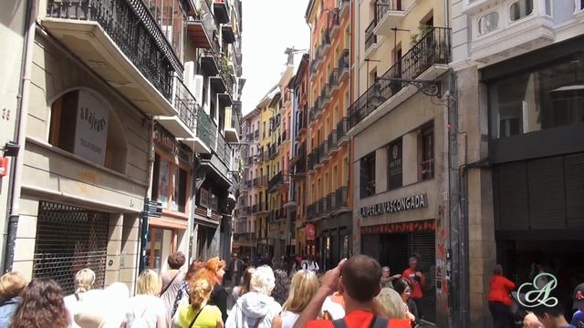 Памплона - город забегов быков. Испания. смотреть онлайн