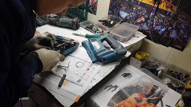 Ремонт MAKITA 4329 замена ролика лобзика смотреть онлайн