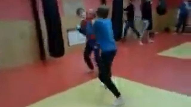 Будущий боец Хусейн Алхазуров и Баталиев Магомед-Эмин .Красивый спаринг.