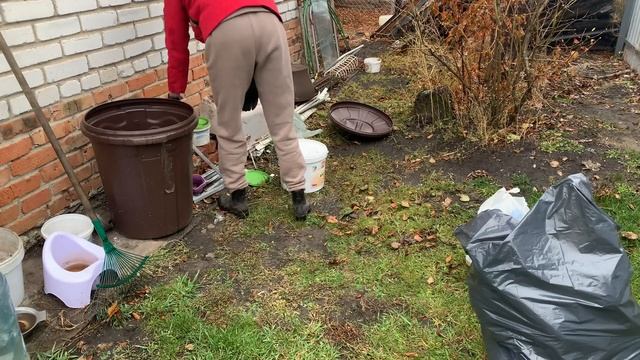 ПРИЕХАЛА НА СВОЮ ЗАБРОШЕННУЮ ДАЧУ/РАБОТАЮ НА ДАЧЕ ДАЖЕ В НЕПОГОДУ/МНОГО РАБОТЫ НА ДАЧЕ В НОЯБРЕ/ДАЧ смотреть онлайн