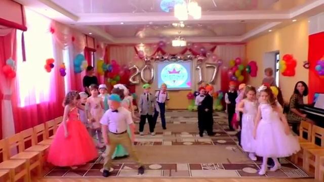 _Надоело быть маленькими-миленькими_ общий танец на выпускном _Лучше всех!_ в детском саду.mp4 смотреть онлайн