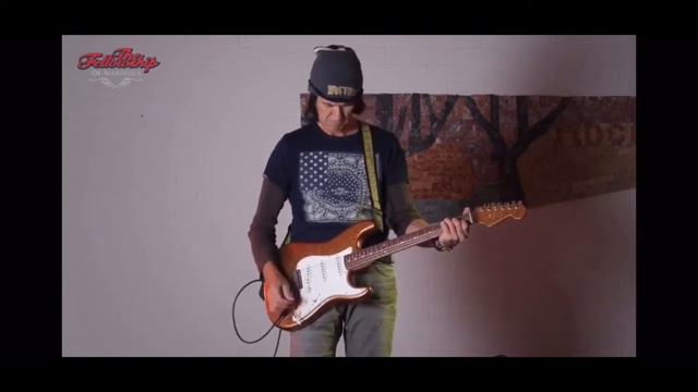 Fender Stratocaster - NAMM 2004 - Custom Orange Sparkle смотреть онлайн