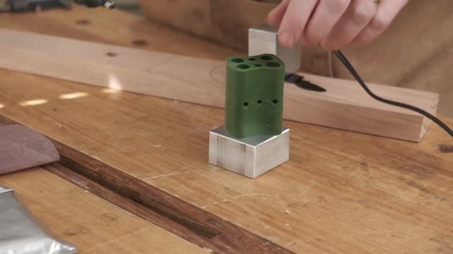 Is This Better Than Epoxy?! (at filling knots and voids in wood) смотреть онлайн