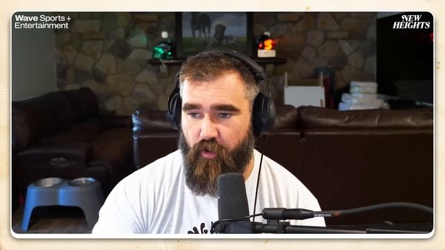 Jason’s Throwback Win, Travis Reacts to “Swift Stats", and The Halloween Candy Debate | Ep 60 смотреть онлайн