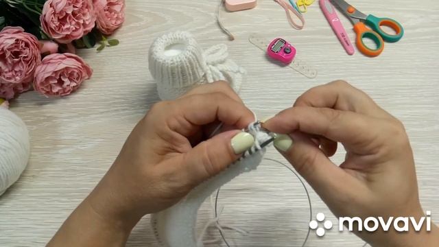 Пинетки спицами для новорожденного// Подробный МК смотреть онлайн