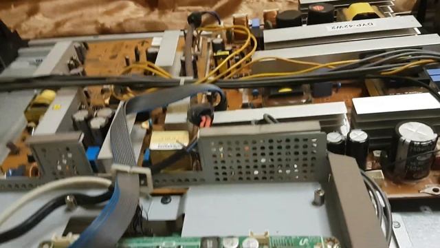 Как не надо ремонтировать плазменный телевизор или сюрприз внутри разбитой плазмы Samsung... смотреть онлайн