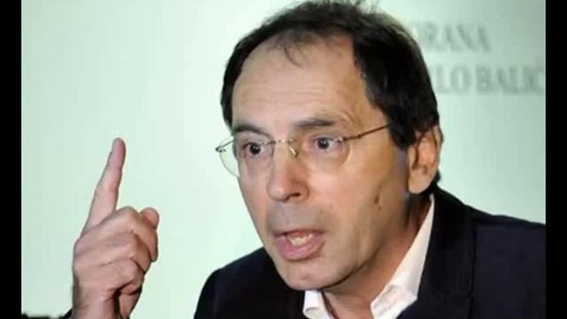 Davor Pavuna - 'Bankaroidi' su nas kolektivno pokrali! - Radio Pula 14.08.2012. 1 dio смотреть онлайн
