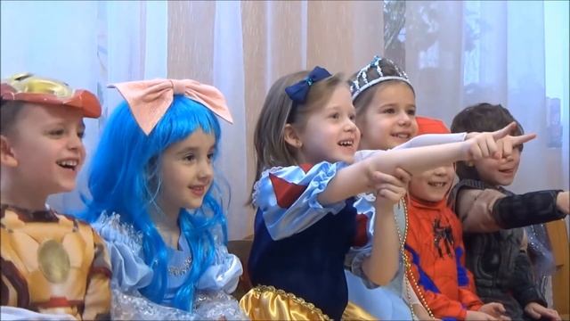 Новогодний утренник в группе Мультяшки - детский сад "Декарт смотреть онлайн