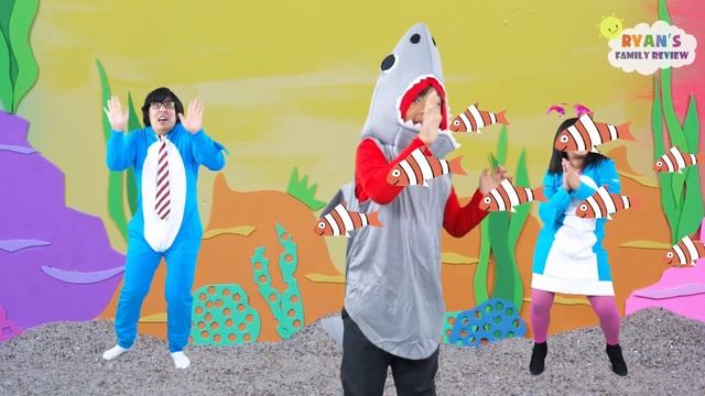 Baby Shark Dance Along with Ryan's Family Review! Fun Songs for Children Nursery Rhymes смотреть онлайн
