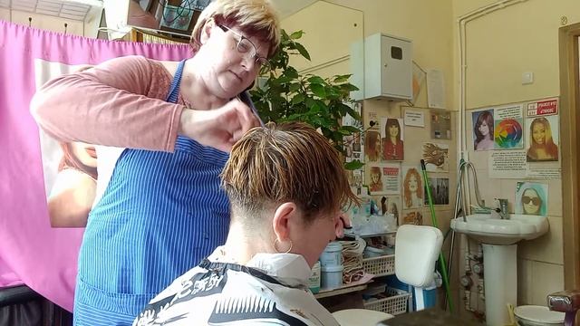 Стрижёмся под короткую Классическую стрижку машинкой. смотреть онлайн