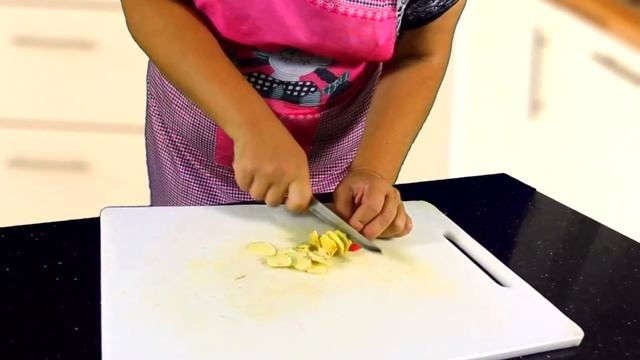 ТОМ ЯМ // ТАЙСКИЙ ОСТРО-КИСЛЫЙ СУП | katarinaotress смотреть онлайн