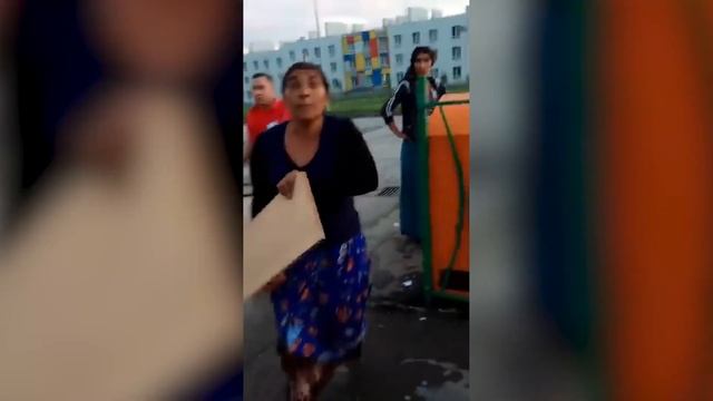 Самара. Цыганка засунула сына в мусорку ради еды смотреть онлайн