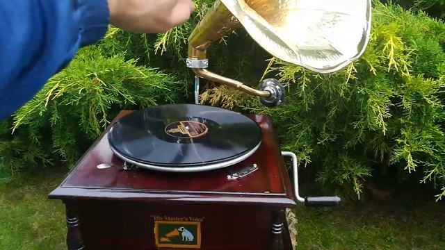 Граммофон His Master's Voice, Дерево, Бронза, Европа смотреть онлайн