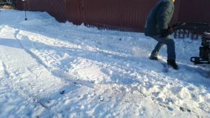 Уборка участка снегоуборщик СУН 1 УГРА Первый раз за зиму убираю снег.