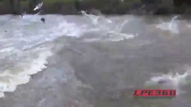 Как поймать рыбу без удочки смотреть онлайн