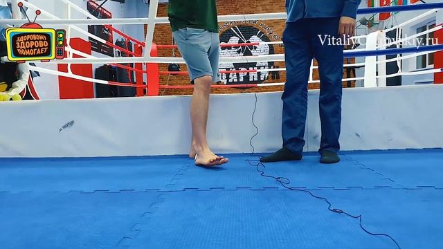 БОЛЬ В НОГЕ, В СУСТАВАХ, В ГОЛЕНОСТОПЕ! БЫСТРАЯ ПОМОЩЬ! Упражнение при боли в ногах Здоровое питани смотреть онлайн
