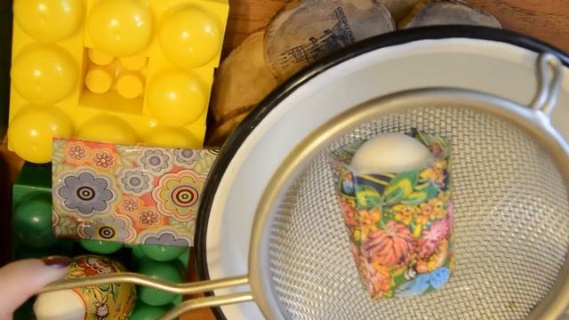 Как клеить наклейки на яйца. How to glue stickers on eggs смотреть онлайн