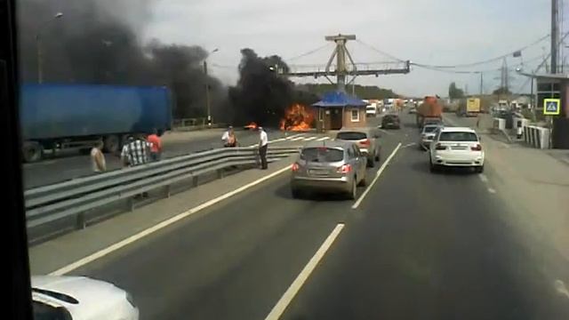 фура сгорела на трассе М5.в Зелёновке смотреть онлайн