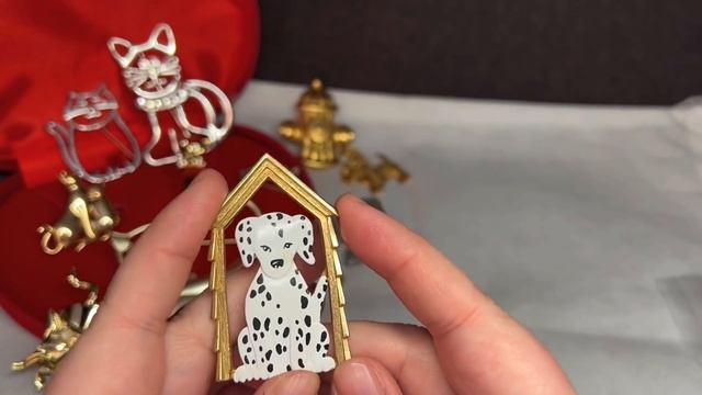 142. Котики и компания! Распаковка винтажных брошей из США. С Наступающими праздниками? смотреть онлайн