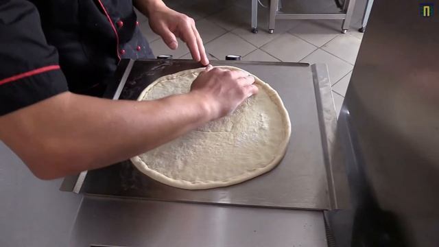 Приготовление пиццы «Сборной» смотреть онлайн