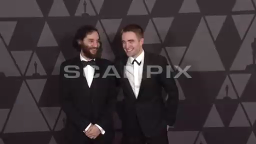 Robert Pattinson looks Dapper arriving at 9th Annual Governors Awards смотреть онлайн