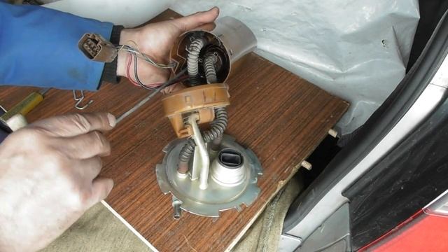 Замена ДУТ ,сетки бензонасоса и проверка датчика аварийного остатка топлива смотреть онлайн