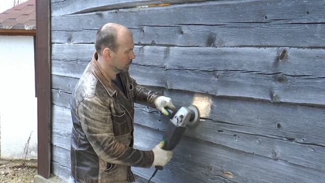Отшлифовать стены старого деревянного дома. Защита древесины. смотреть онлайн