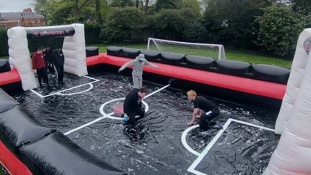 SIDEMEN GIANT SLIP AND SLIDE FOOTBALL смотреть онлайн