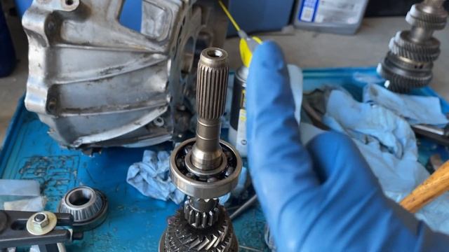 1999 Nissan Maxima: Manual Transmission. Input shaft overview before disassembly. смотреть онлайн