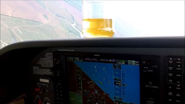 Стаканчик с водой как авиагоризонт. / A glass of water as an artificial horizon. смотреть онлайн