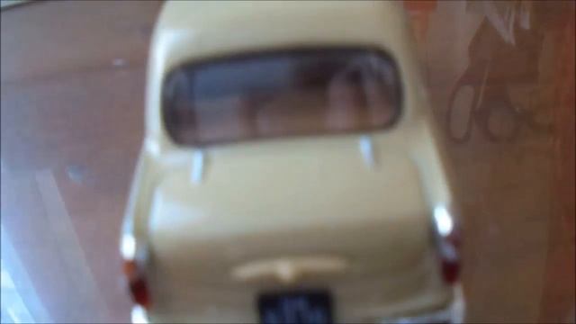 МОСКВИЧ 402(403) 1/43 IST MODELS VVM "К Черному морю" смотреть онлайн