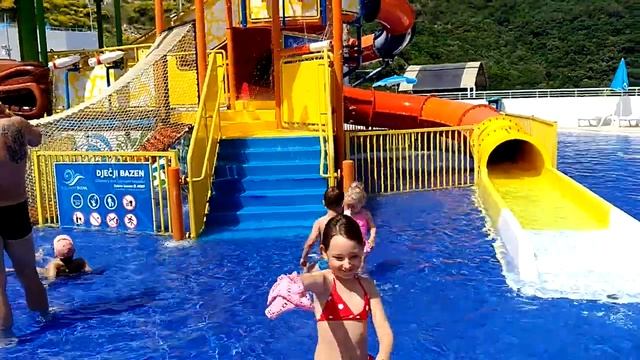 Аквапарк в Будве. Невероятные впечатления и целое море горок и бассейнов смотреть онлайн