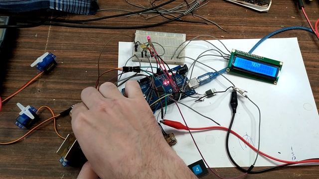 Ардуино 3 серво с памятью положение смотреть онлайн