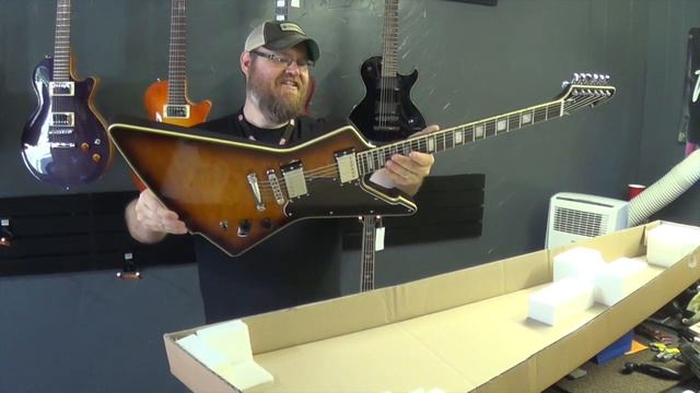 Schecter Guitars E-1 Custom Unboxing смотреть онлайн