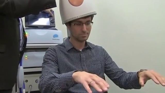 Шлем для борьбы с депрессией изобрели израильские ученые http://9kommentariev.ru/ смотреть онлайн
