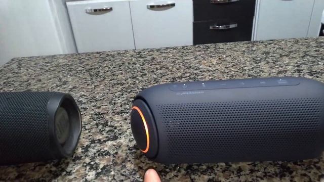 JBL Charge 4 (original) x LG PL7 Meridian. Caixas de som portáteis com bateria. смотреть онлайн