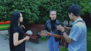 Федя гитарист ?поет в парке Казахстан часть 2