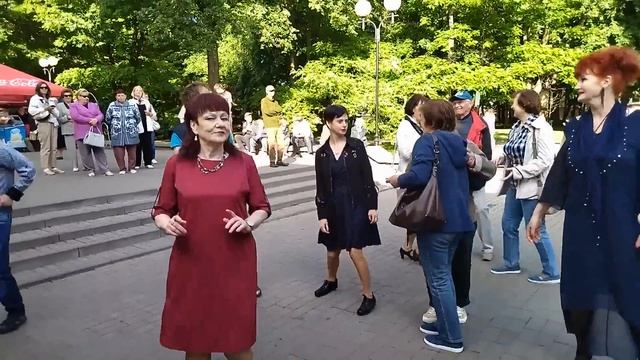 3.06.23г. "ТОПОЛЯ ВСЕ в ПУХУ"...на танцполе в Гомельском парке... смотреть онлайн