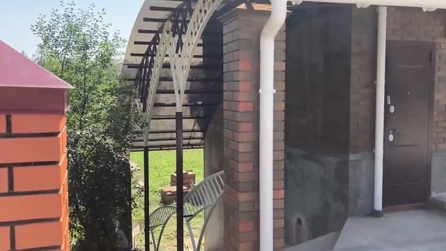 Новые двухцветные  навесы с монолитным покрытием .