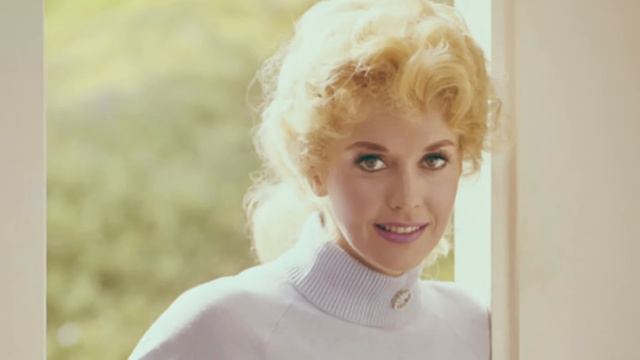 Beverly Hillbillies Star Donna Douglas Revealed She Gave Elvis Something Missing At Home