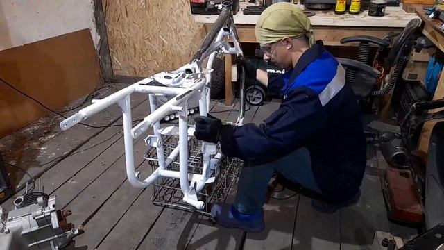 Мотоцикл Урал часть 3 - покраска рамы смотреть онлайн