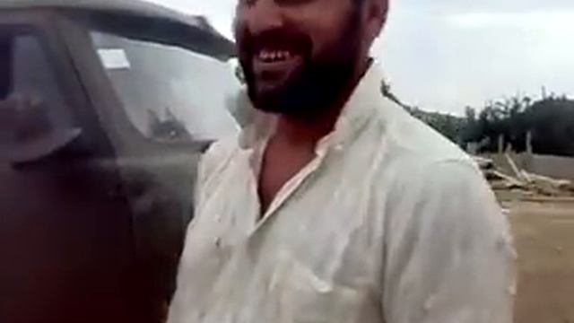 Сильный,это вот как!Чеченец легко поднимает машины смотреть онлайн