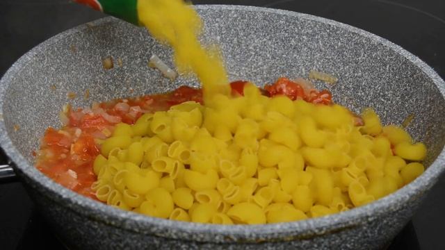 ТУШЕННЫЕ МАКАРОНЫ НА СКОВОРОДЕ | ИДЕЯ ДЛЯ УЖИНА | БЮДЖЕТНЫЕ РЕЦЕПТЫ | ЭКОНОМНОЕ МЕНЮ смотреть онлайн