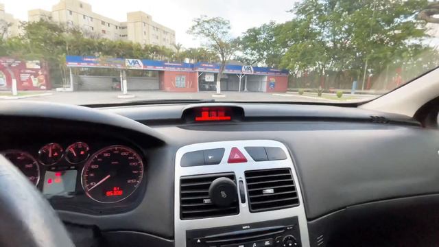 Peugeot 307 - Presence Pack 1.6 - 2010 - Melhor custo benefício do Brasil? Melhor que Golf e Stilo? смотреть онлайн