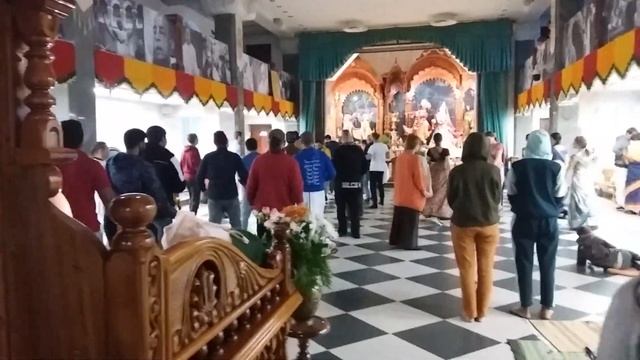 Вот еще красивые мелодии под махамантру ,,Харе Кришна,, смотреть онлайн